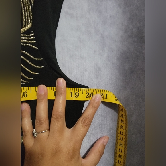 Karen Millen Size 12 STUNNING EMBROIDERED FLORAL PENCIL DRESS IN BLACK GOLD - Picture 3 of 6